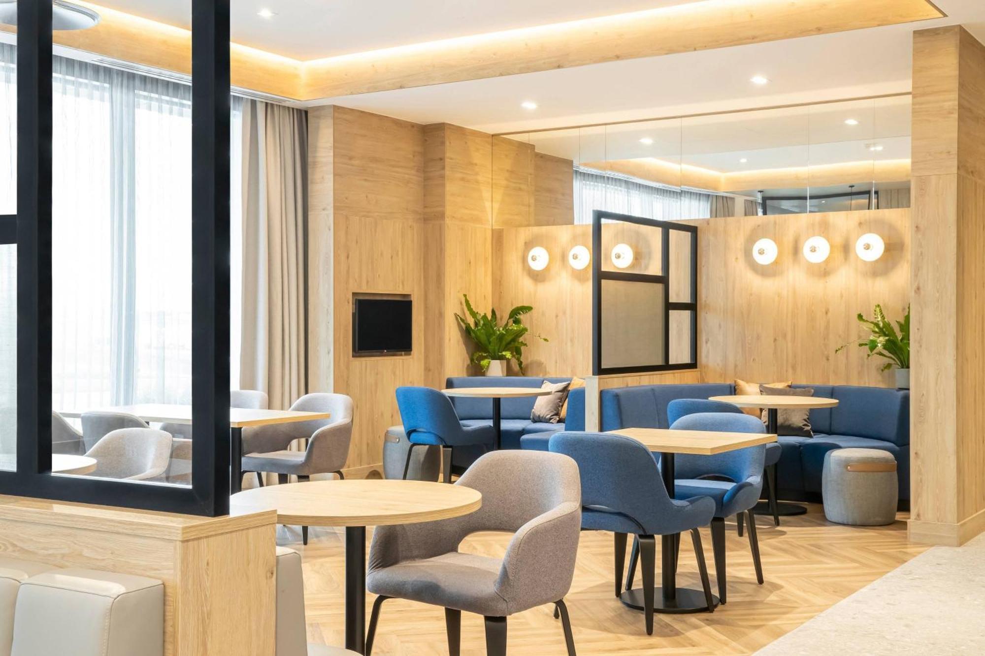 Courtyard By Marriott Inverness Airport Buitenkant foto
