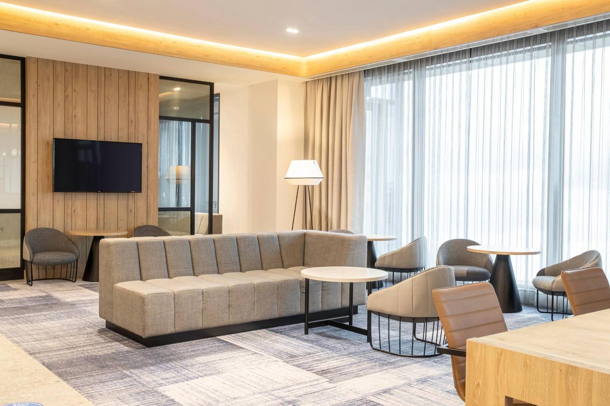 Courtyard By Marriott Inverness Airport Buitenkant foto