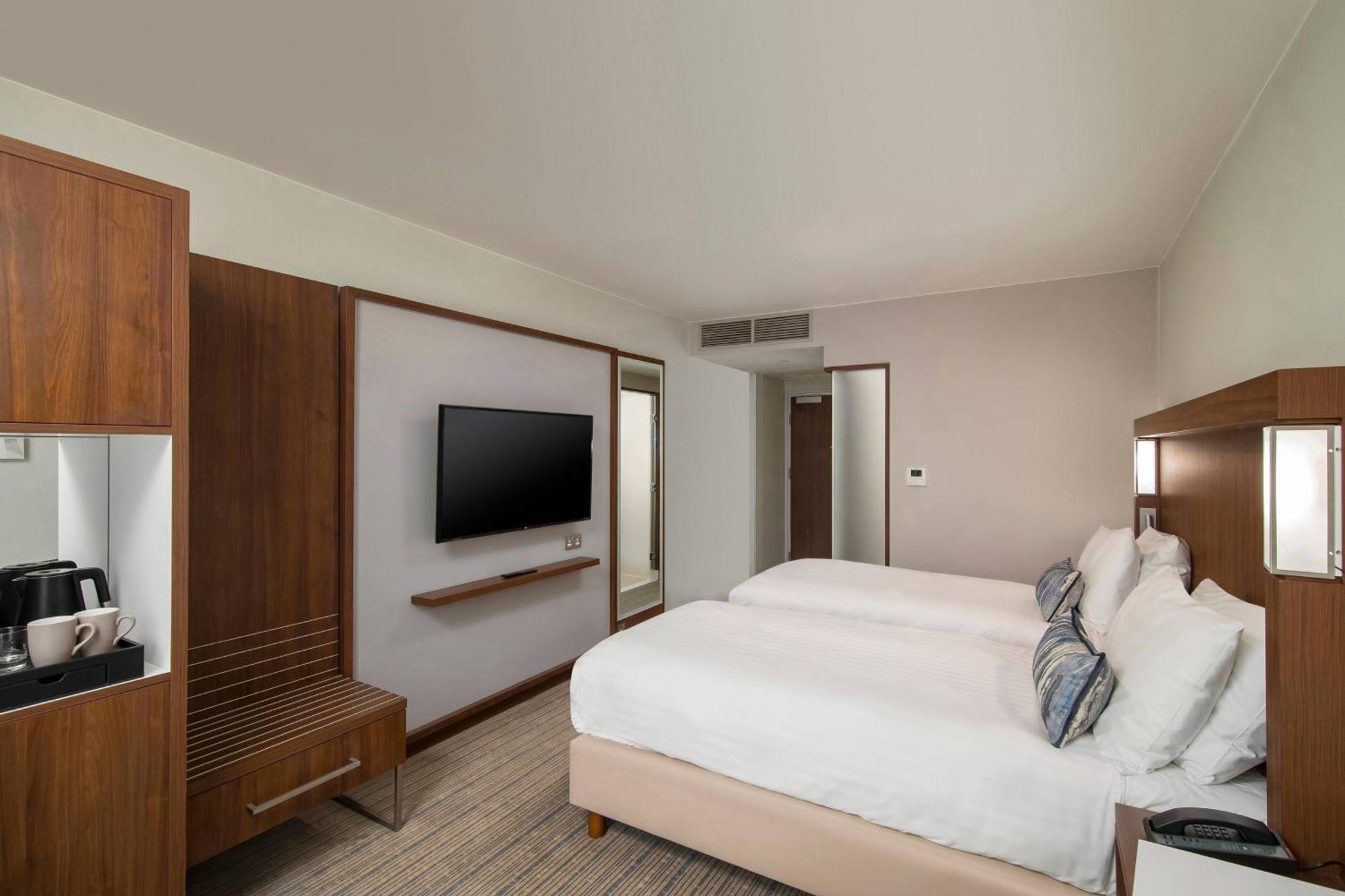 Courtyard By Marriott Inverness Airport Buitenkant foto