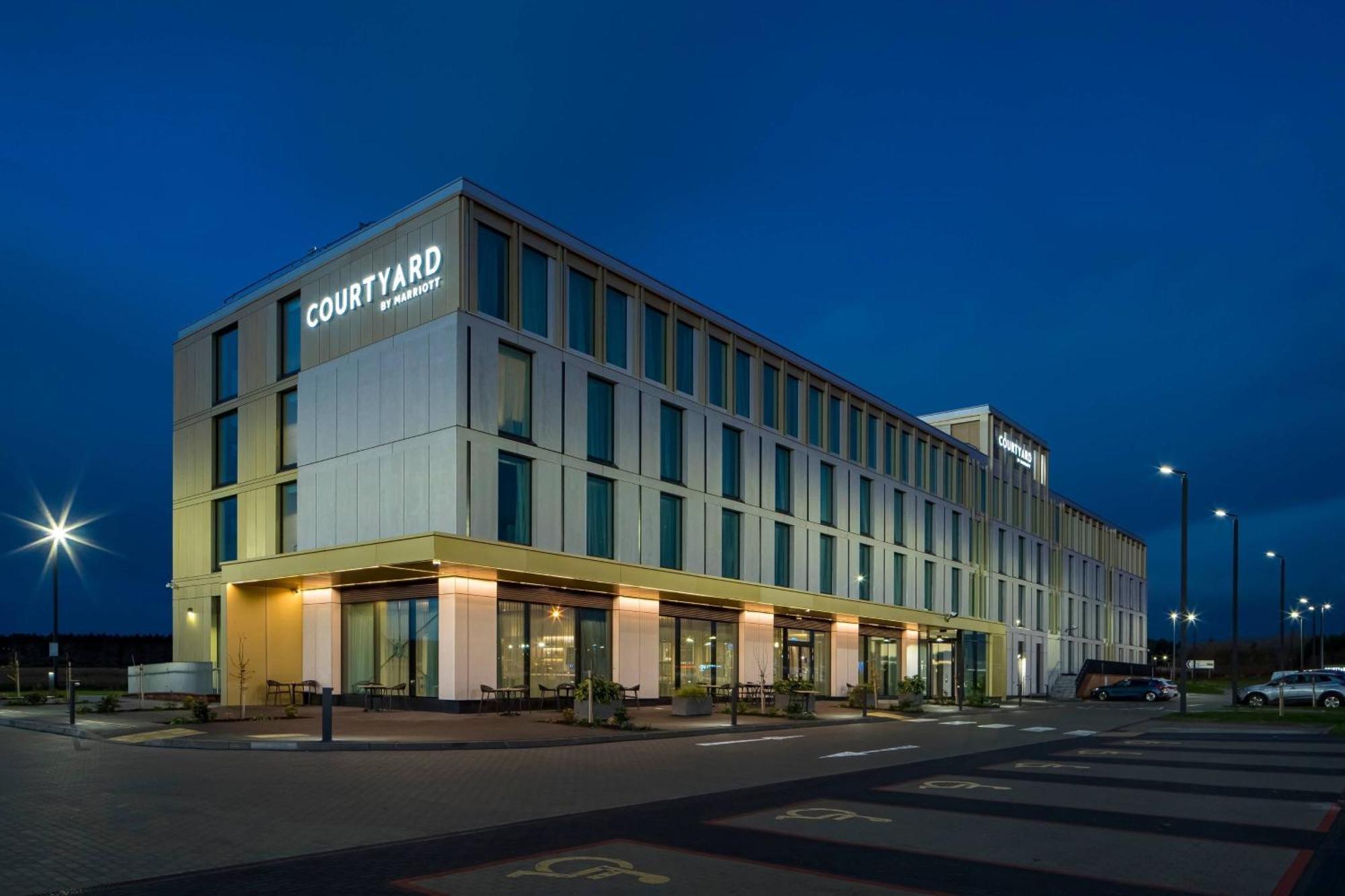 Courtyard By Marriott Inverness Airport Buitenkant foto